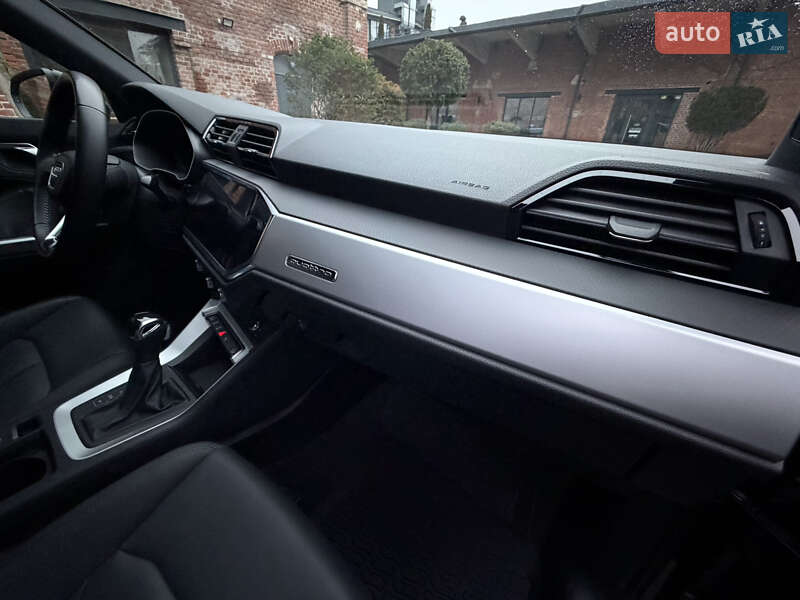 Внедорожник / Кроссовер Audi Q3 2019 в Львове