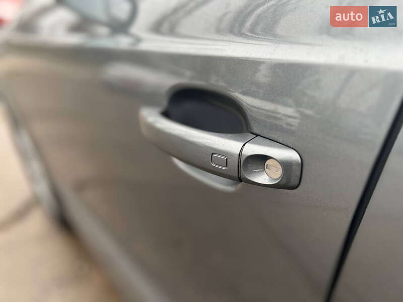 Внедорожник / Кроссовер Audi Q3 2015 в Харькове