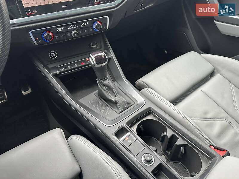 Внедорожник / Кроссовер Audi Q3 2023 в Киеве