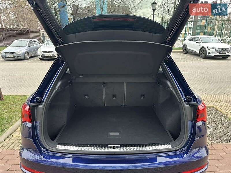 Внедорожник / Кроссовер Audi Q3 2023 в Киеве