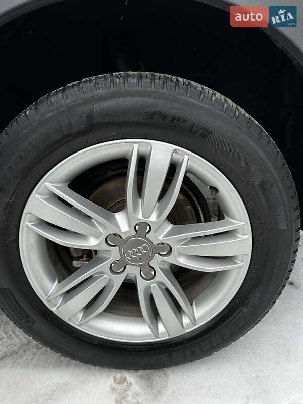 Позашляховик / Кросовер Audi Q3 2012 в Чернівцях