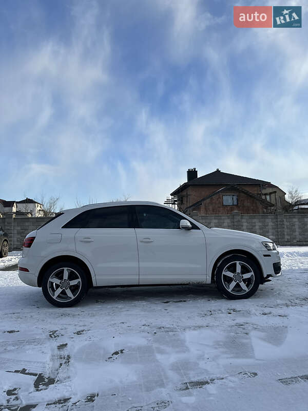 Позашляховик / Кросовер Audi Q3 2015 в Рівному