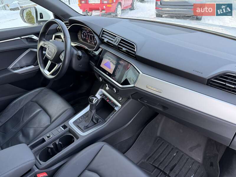 Позашляховик / Кросовер Audi Q3 2020 в Києві