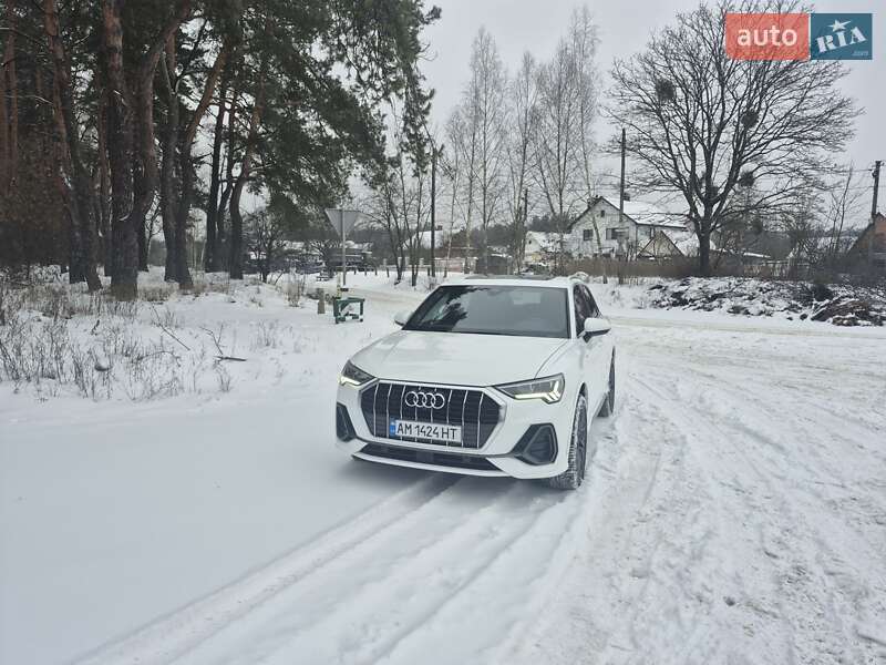 Внедорожник / Кроссовер Audi Q3 2021 в Житомире