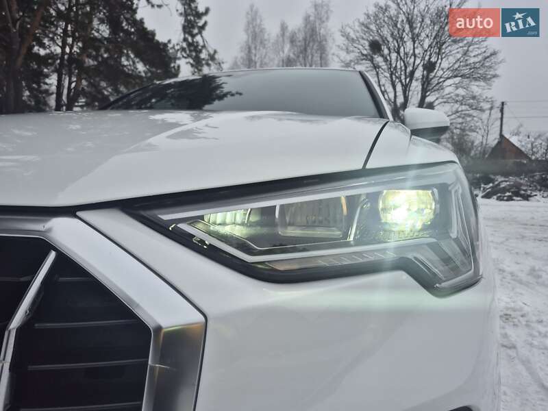 Внедорожник / Кроссовер Audi Q3 2021 в Житомире