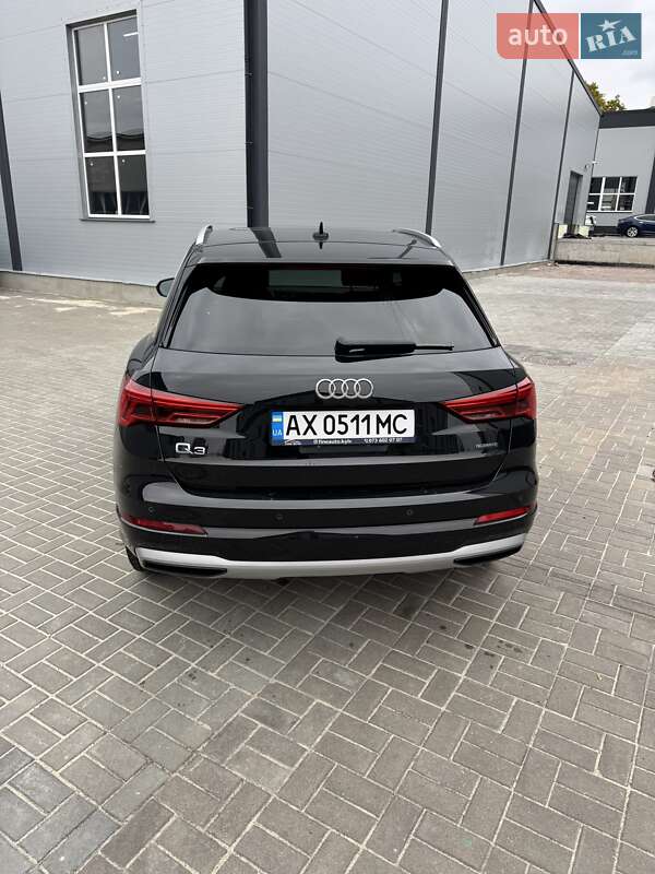 Внедорожник / Кроссовер Audi Q3 2019 в Киеве