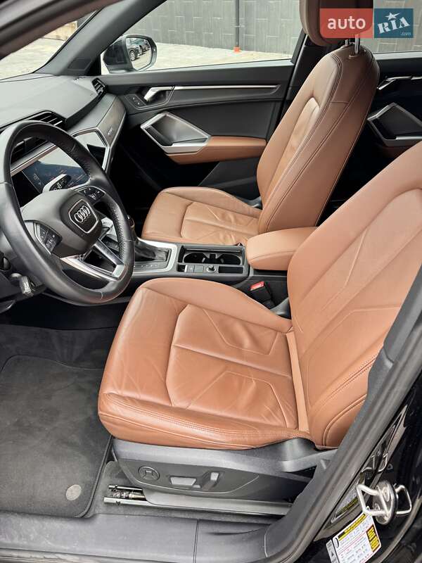 Внедорожник / Кроссовер Audi Q3 2019 в Киеве