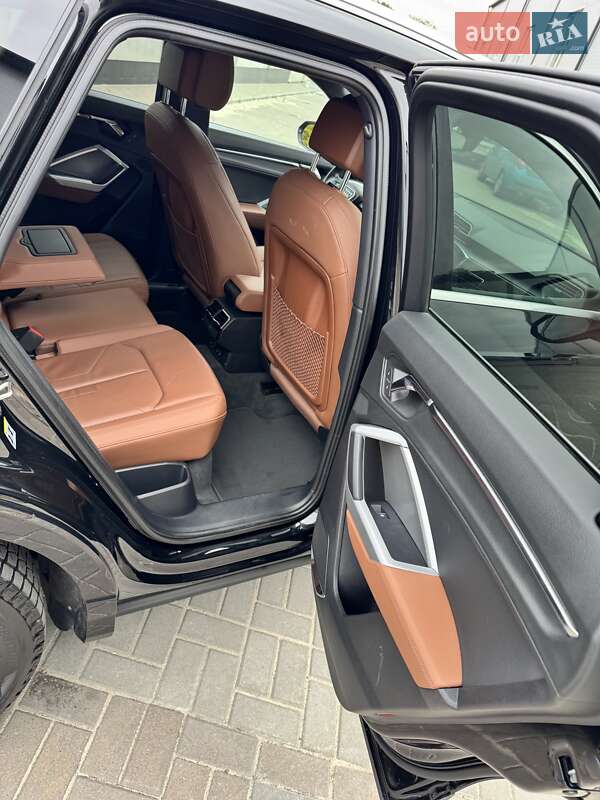 Внедорожник / Кроссовер Audi Q3 2019 в Киеве