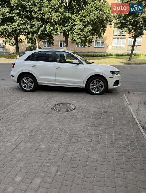 Внедорожник / Кроссовер Audi Q3 2017 в Лубнах