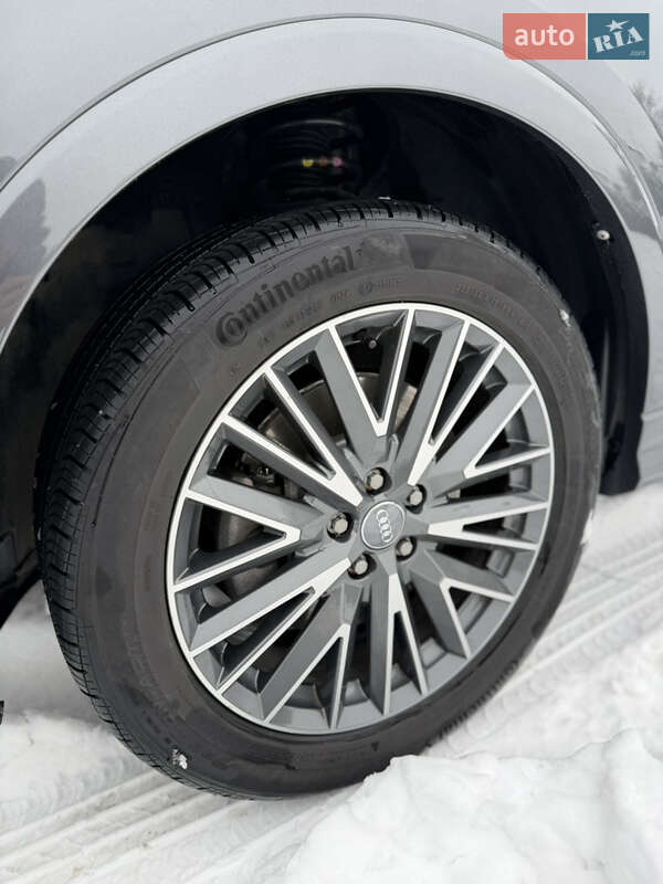 Внедорожник / Кроссовер Audi Q3 2020 в Шепетовке