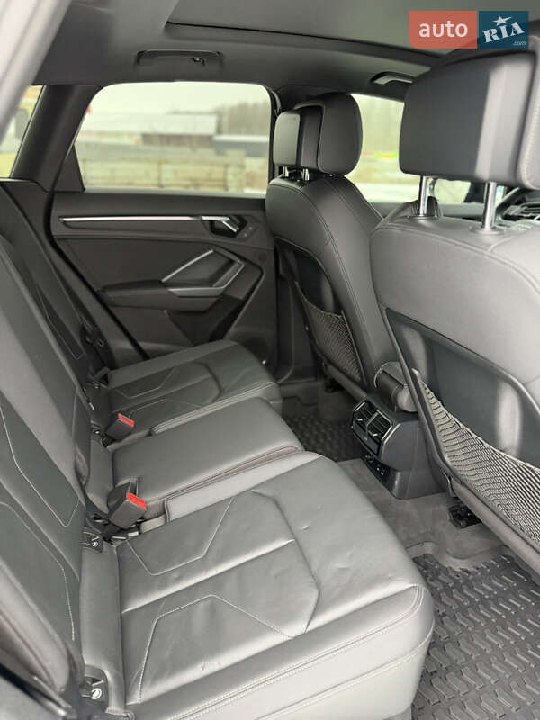 Внедорожник / Кроссовер Audi Q3 2020 в Шепетовке