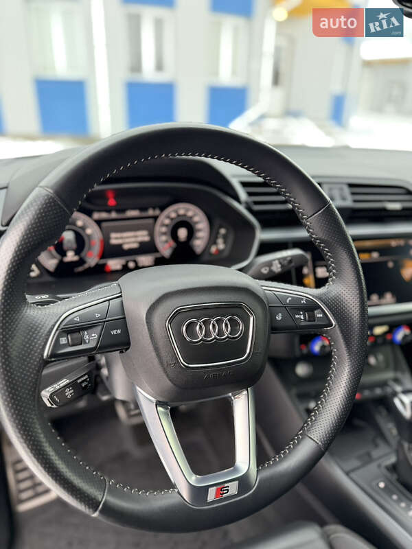 Внедорожник / Кроссовер Audi Q3 2020 в Шепетовке