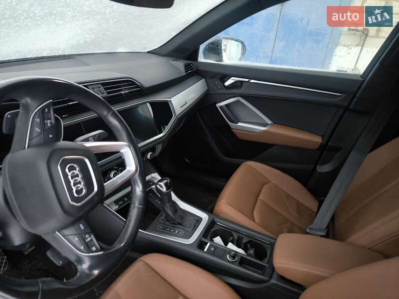 Внедорожник / Кроссовер Audi Q3 2020 в Сумах
