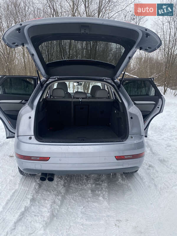 Внедорожник / Кроссовер Audi Q3 2016 в Ужгороде