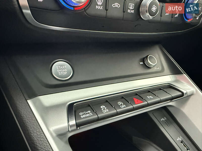 Внедорожник / Кроссовер Audi Q3 2020 в Киеве