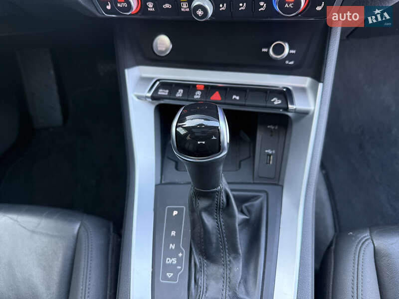 Внедорожник / Кроссовер Audi Q3 2019 в Киеве