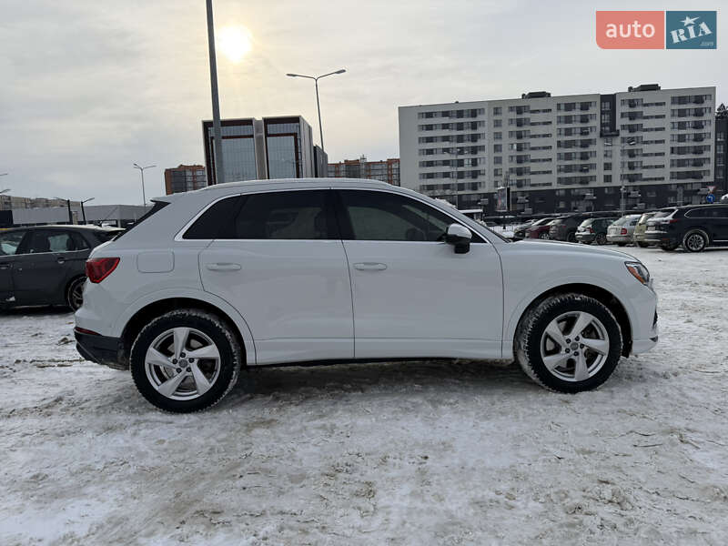 Внедорожник / Кроссовер Audi Q3 2020 в Львове