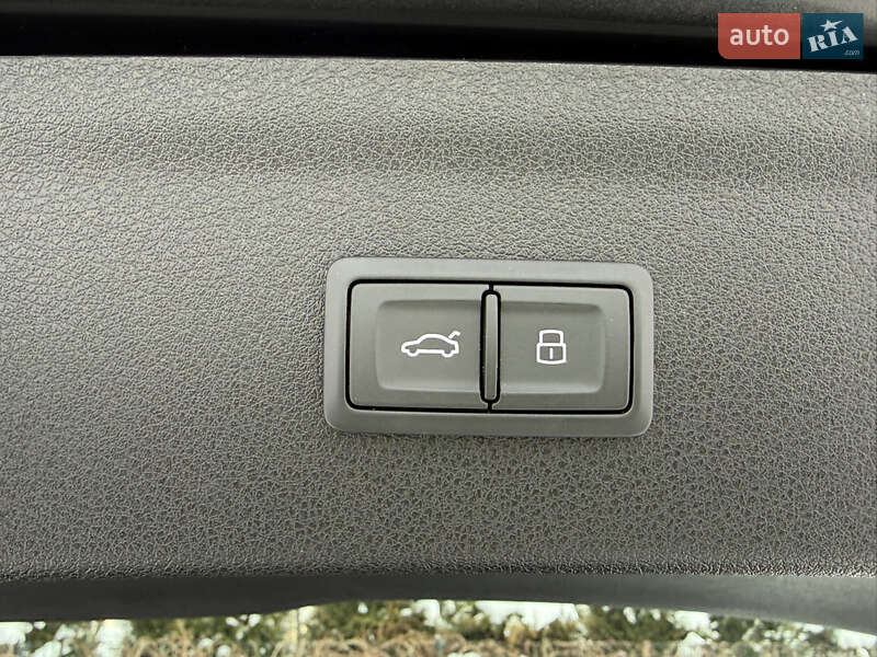 Внедорожник / Кроссовер Audi Q3 2017 в Стрые