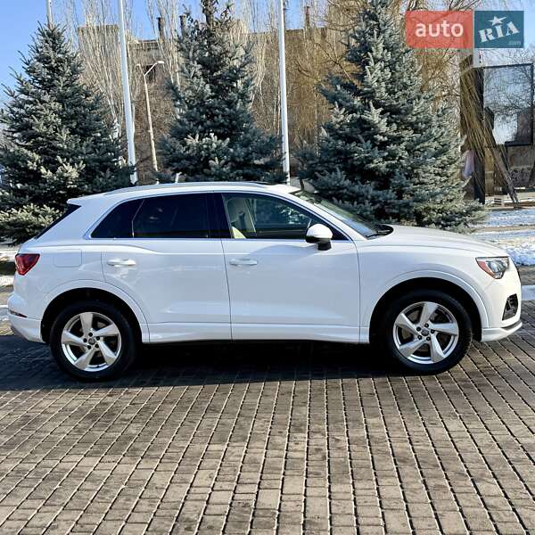 Внедорожник / Кроссовер Audi Q3 2019 в Одессе