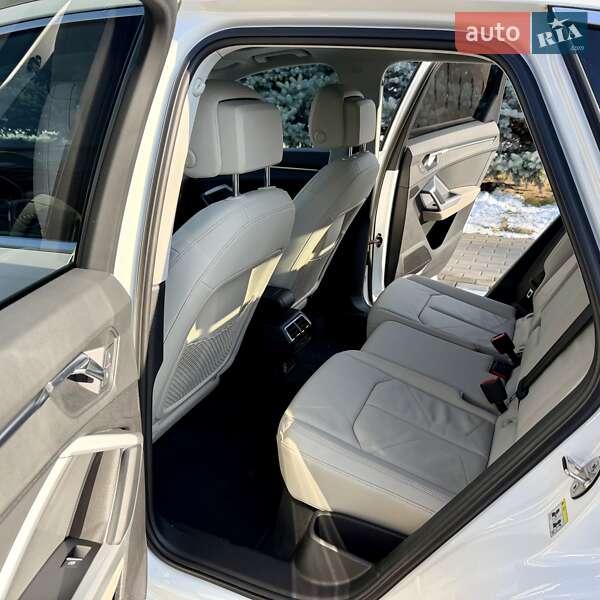 Внедорожник / Кроссовер Audi Q3 2019 в Одессе