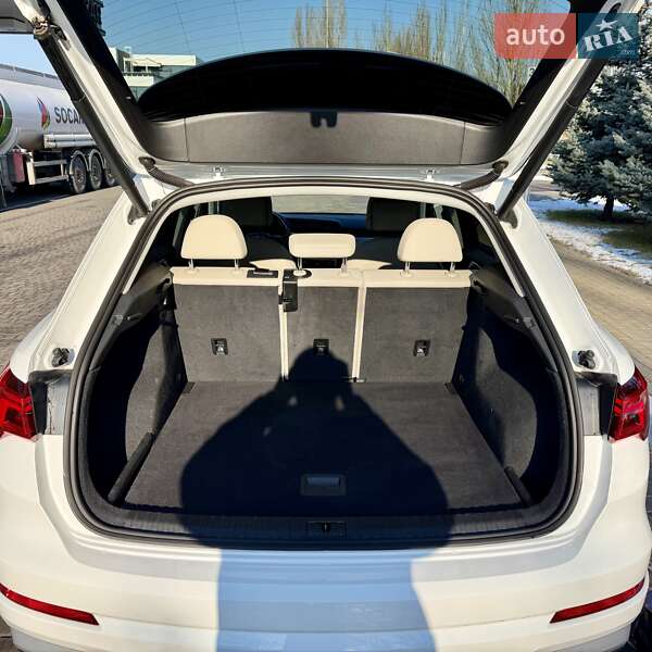 Внедорожник / Кроссовер Audi Q3 2019 в Одессе