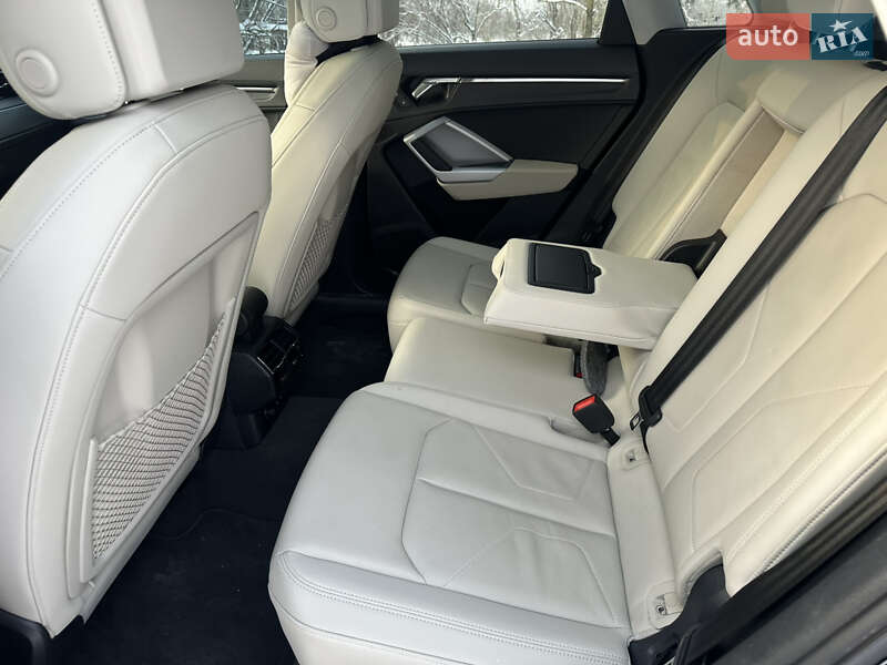 Внедорожник / Кроссовер Audi Q3 2023 в Киеве