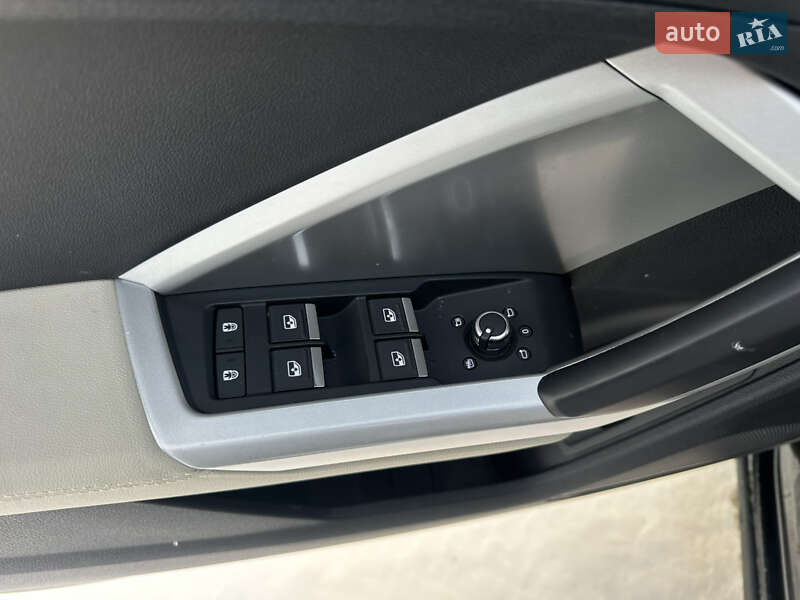 Внедорожник / Кроссовер Audi Q3 2023 в Киеве