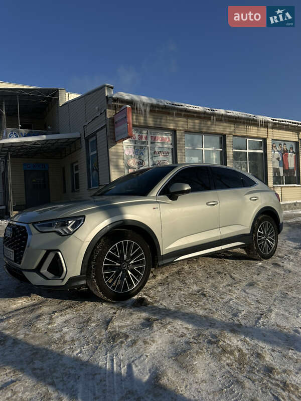 Внедорожник / Кроссовер Audi Q3 2021 в Чернигове