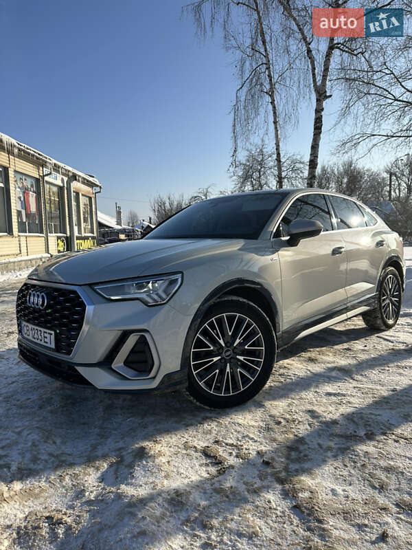 Внедорожник / Кроссовер Audi Q3 2021 в Чернигове