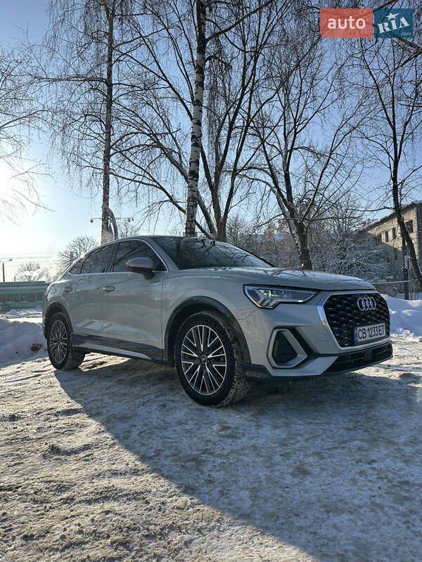 Внедорожник / Кроссовер Audi Q3 2021 в Чернигове