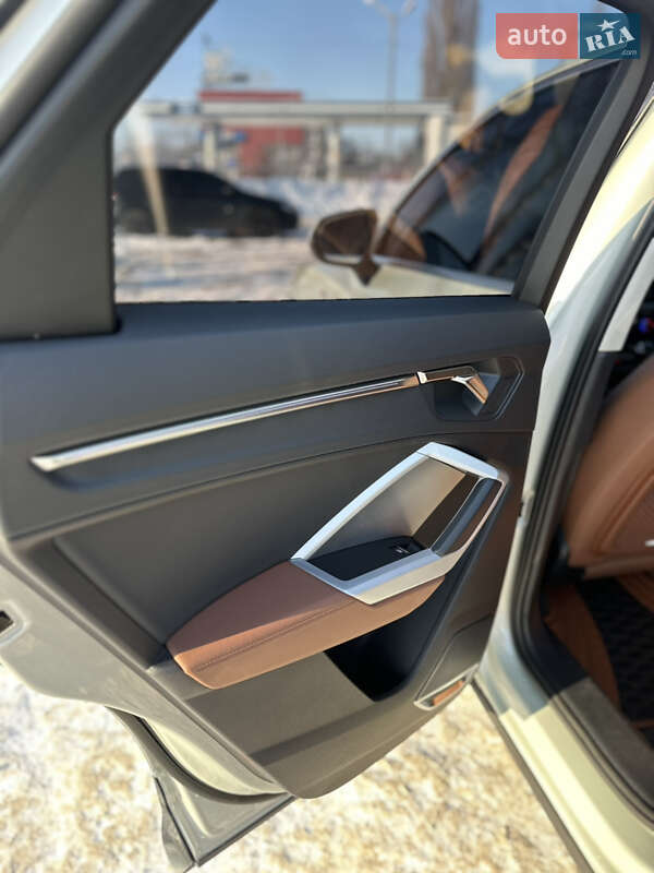 Внедорожник / Кроссовер Audi Q3 2021 в Чернигове