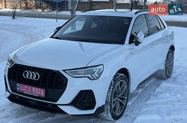 Внедорожник / Кроссовер Audi Q3 2021 в Киеве