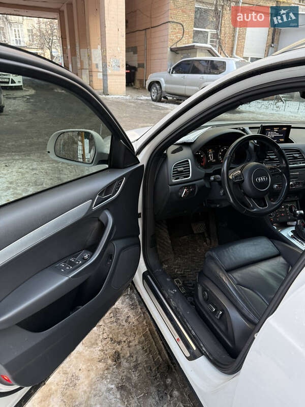 Внедорожник / Кроссовер Audi Q3 2017 в Киеве