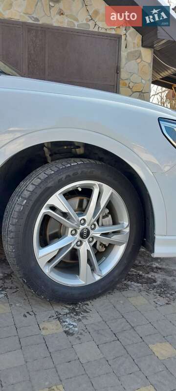 Внедорожник / Кроссовер Audi Q3 2021 в Стрые