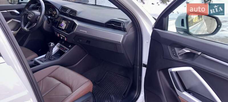 Внедорожник / Кроссовер Audi Q3 2021 в Стрые