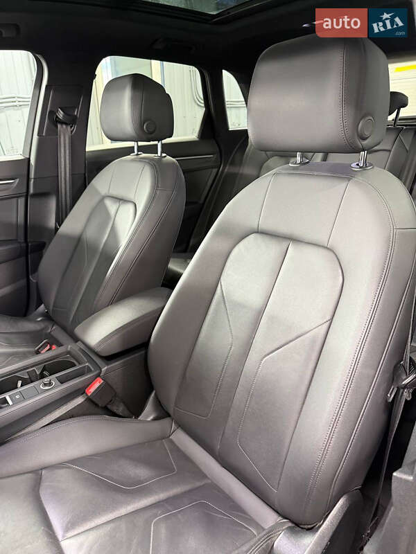 Внедорожник / Кроссовер Audi Q3 2019 в Камне-Каширском