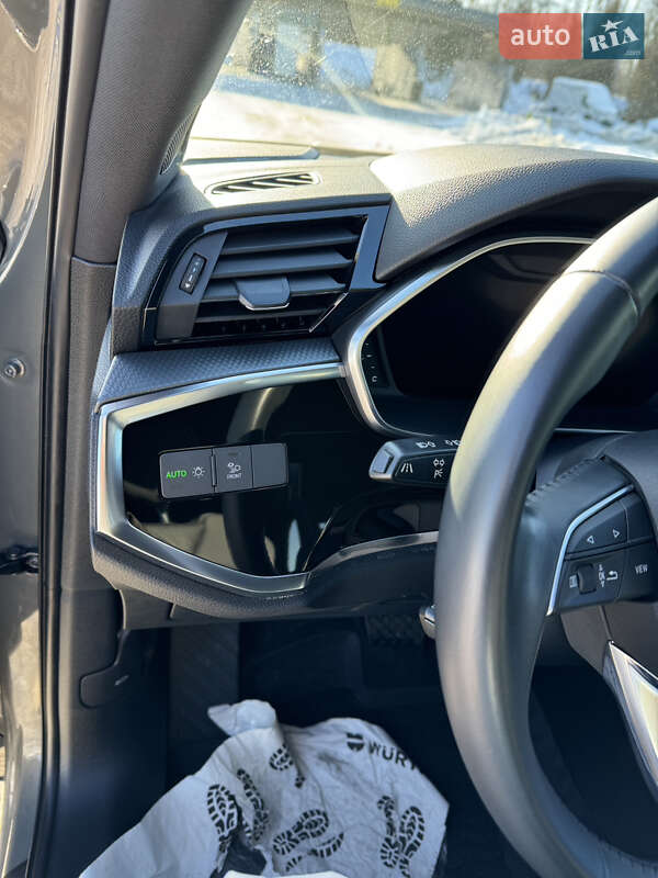 Позашляховик / Кросовер Audi Q3 2019 в Львові фото 9 Позашляховик / Кросовер Audi Q3 2019 в Львові
