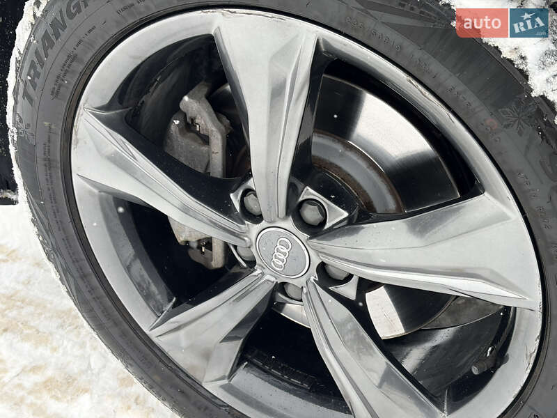 Внедорожник / Кроссовер Audi Q3 2019 в Ужгороде