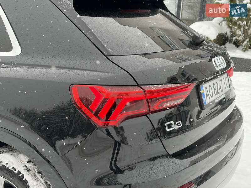 Внедорожник / Кроссовер Audi Q3 2019 в Ужгороде