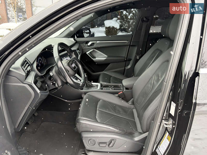 Внедорожник / Кроссовер Audi Q3 2019 в Ужгороде