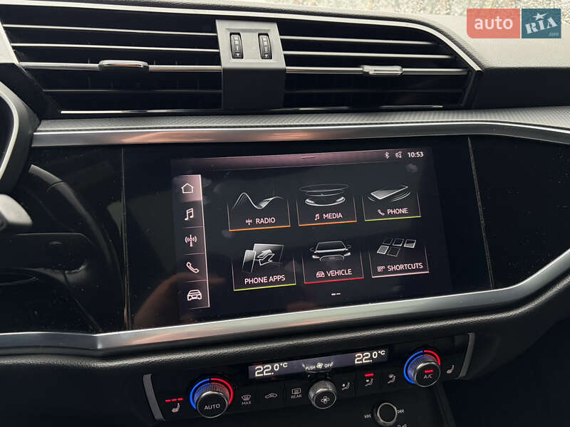 Внедорожник / Кроссовер Audi Q3 2019 в Ужгороде