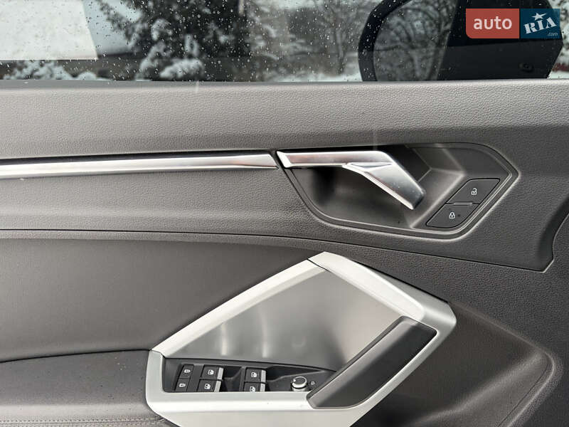 Внедорожник / Кроссовер Audi Q3 2019 в Ужгороде