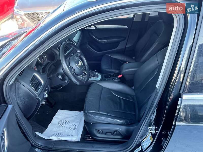 Внедорожник / Кроссовер Audi Q3 2015 в Луцке