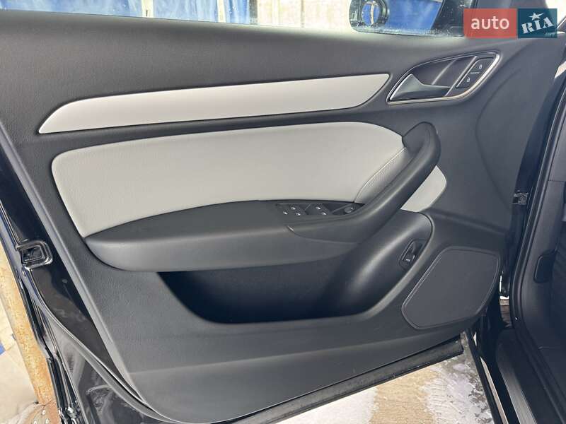 Позашляховик / Кросовер Audi Q3 2016 в Радивиліві