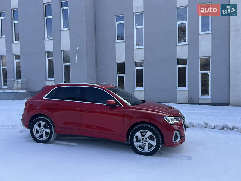 Внедорожник / Кроссовер Audi Q3 2019 в Сумах