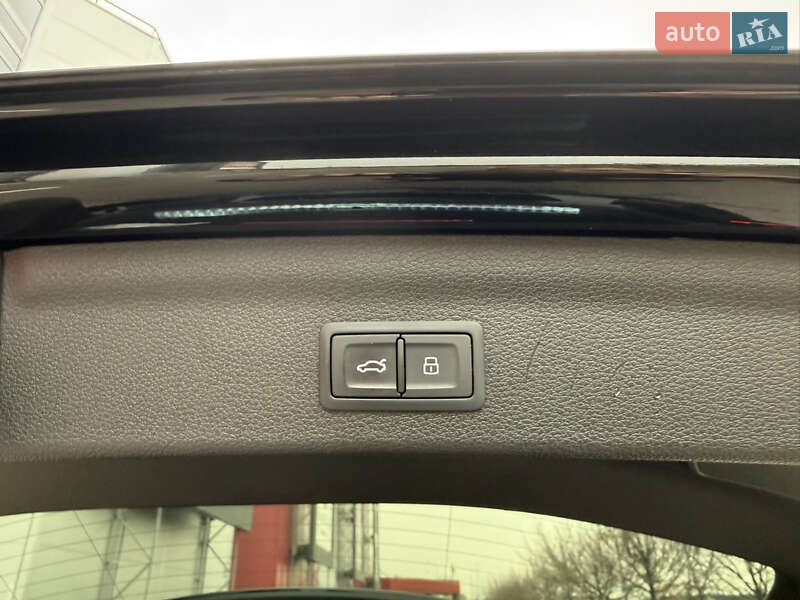 Внедорожник / Кроссовер Audi Q3 2020 в Киеве