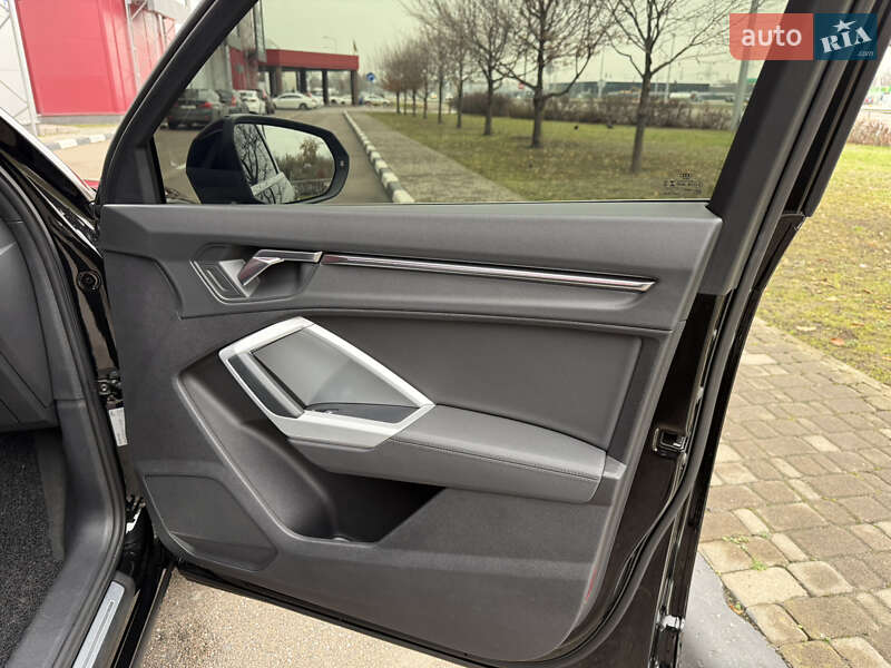 Внедорожник / Кроссовер Audi Q3 2020 в Киеве