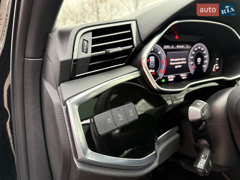 Внедорожник / Кроссовер Audi Q3 2020 в Киеве