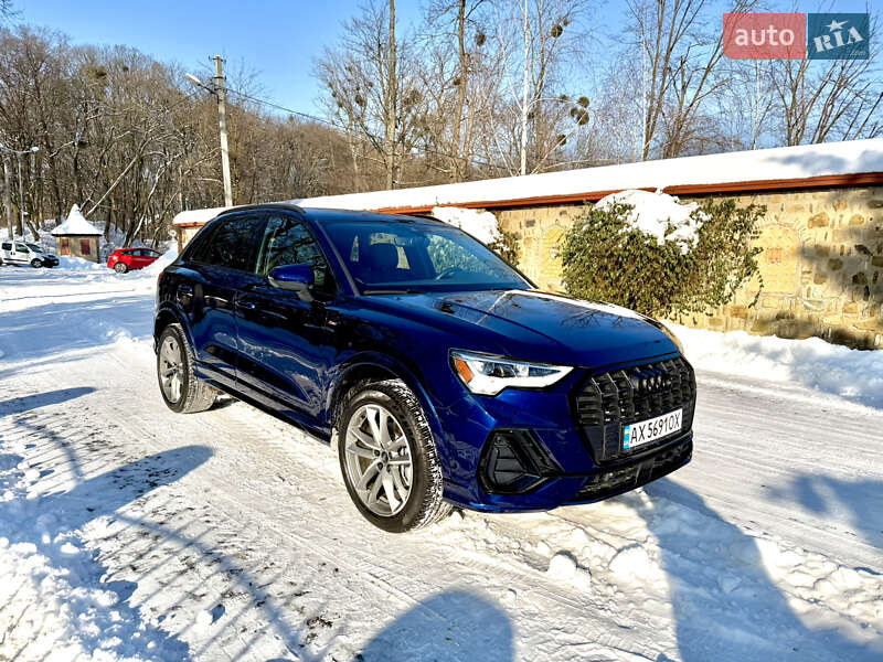 Позашляховик / Кросовер Audi Q3 2024 в Чернівцях