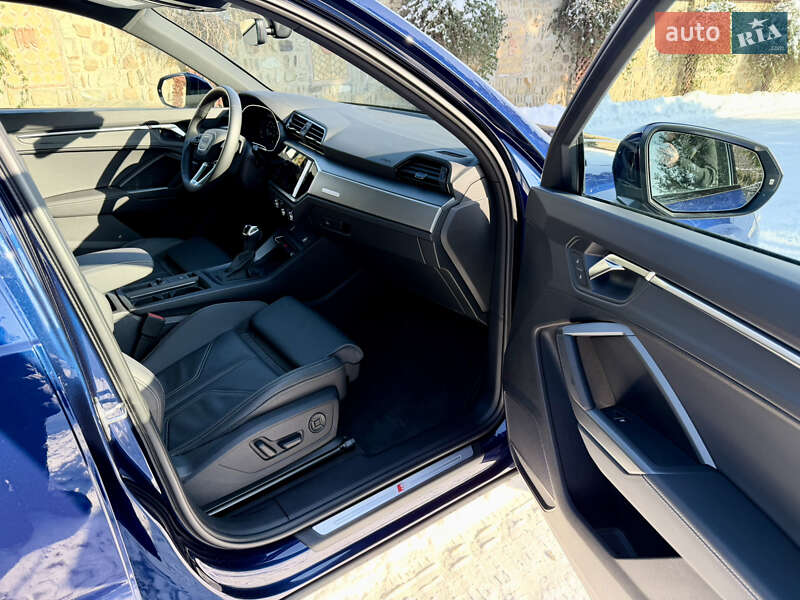 Позашляховик / Кросовер Audi Q3 2024 в Чернівцях